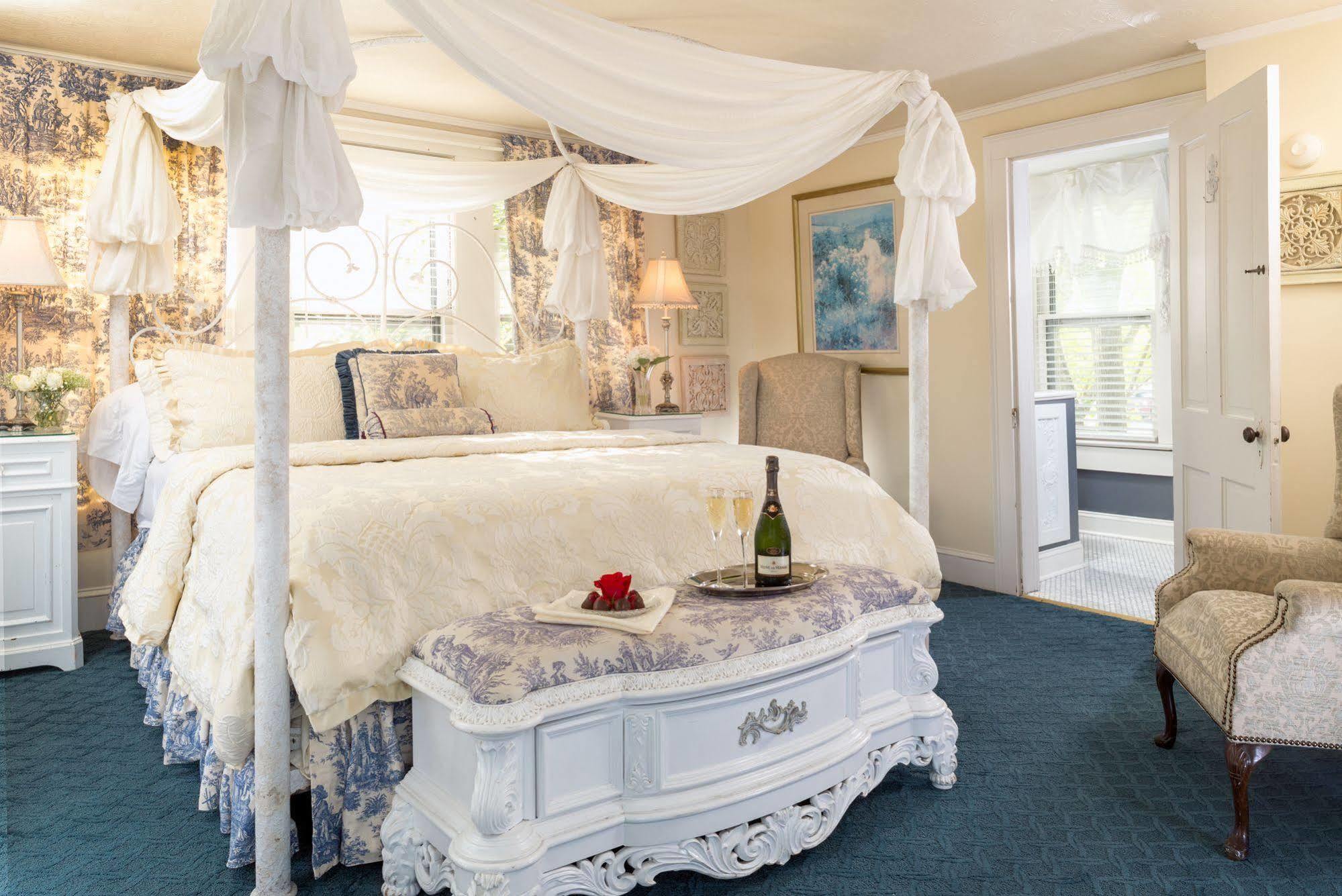 The Aerie Bed and Breakfast New Bern Eksteriør billede